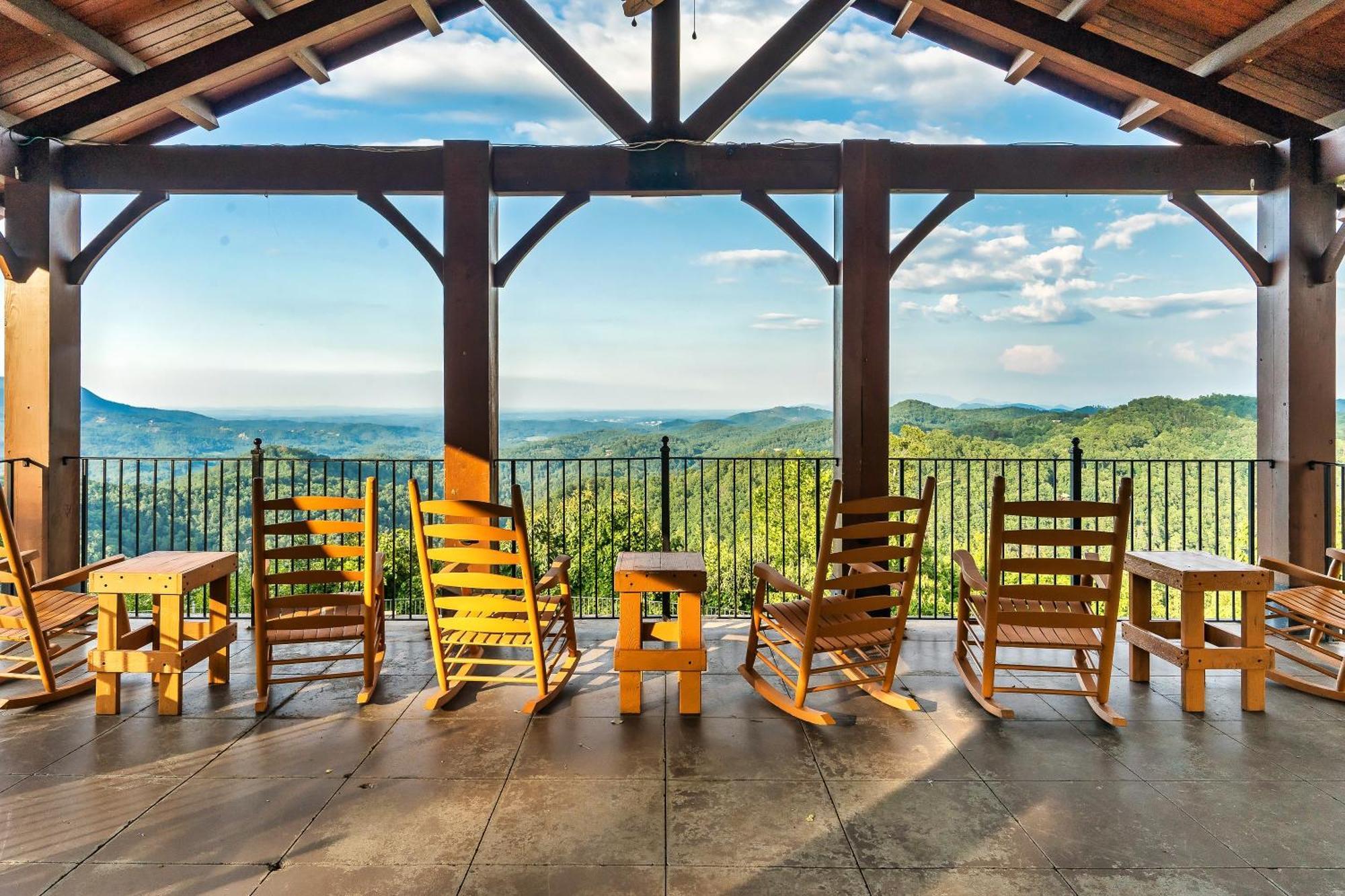 Epic Mountain Views, Hot Tub, Game Room, Sleeps 10 Sevierville Exterior foto